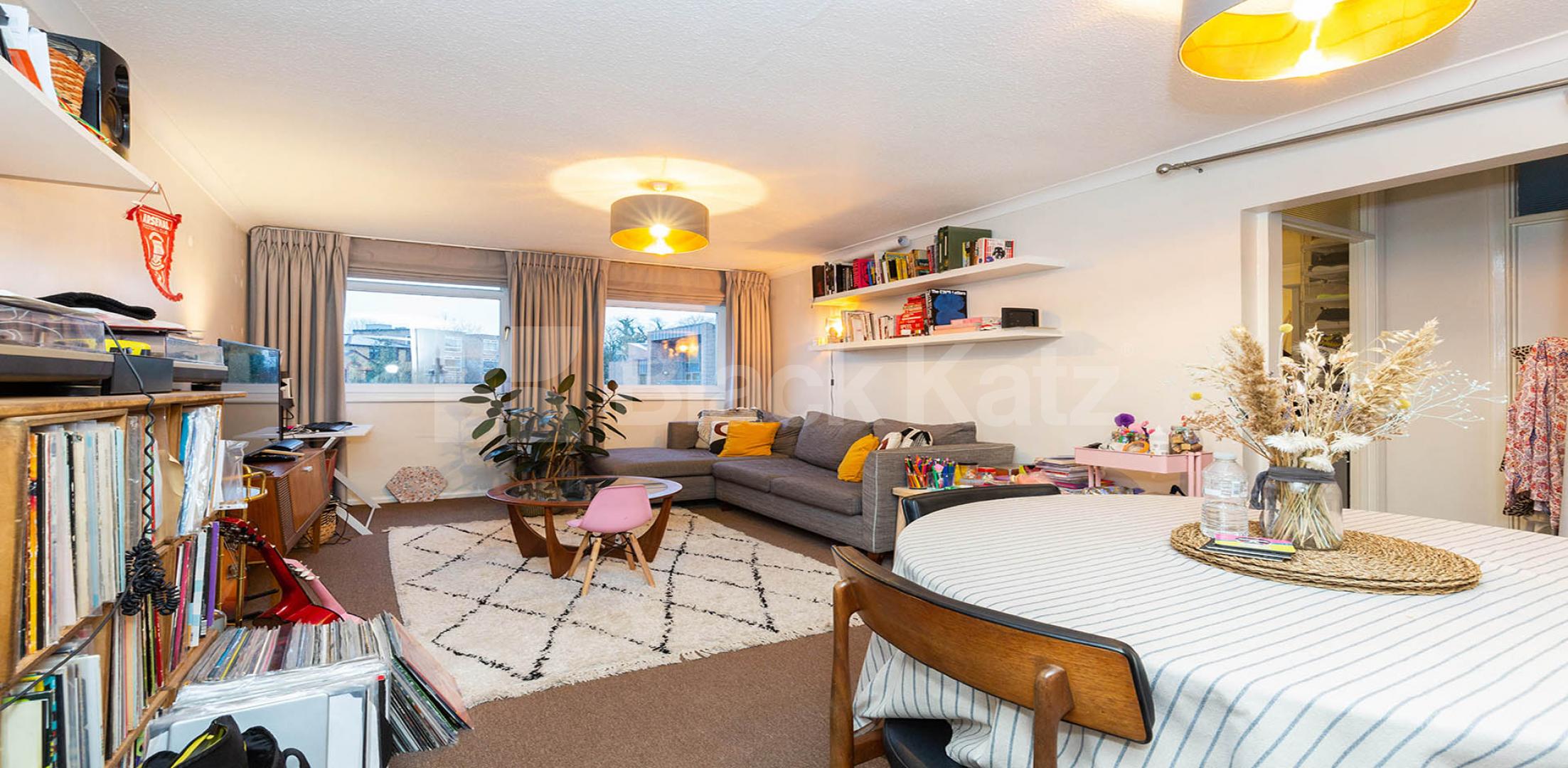 			2 Bedroom, 1 bath, 1 reception Flat			 Hillside, Crouch End Hill, Crouch End